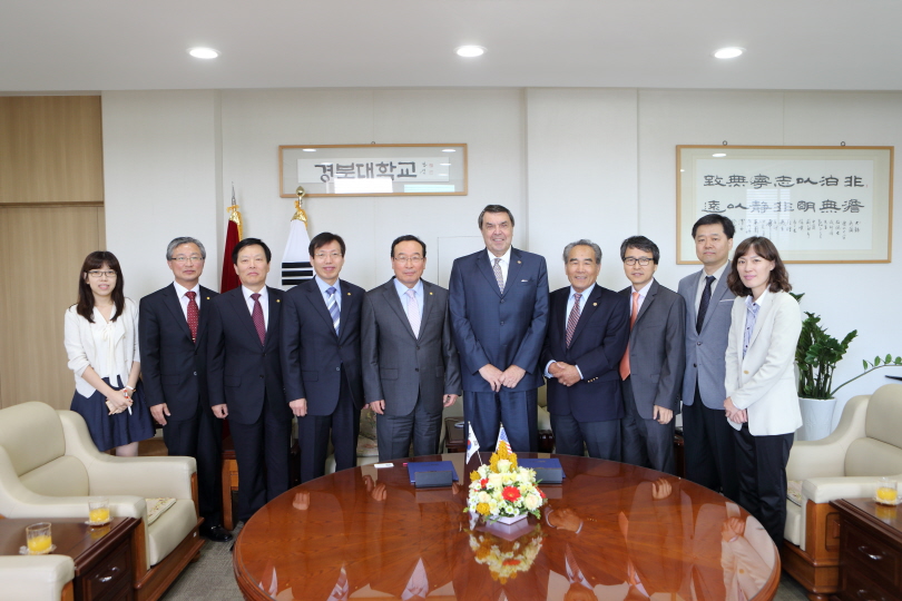 美国兰德大学校长一行访问庆北大学 形象.